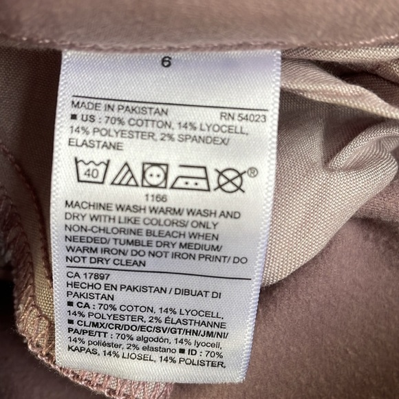 Old Navy Rockstar Super Skinny Jeans - Picture 7 of 8